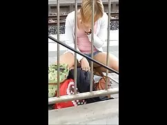A sminkje, a barátja ...